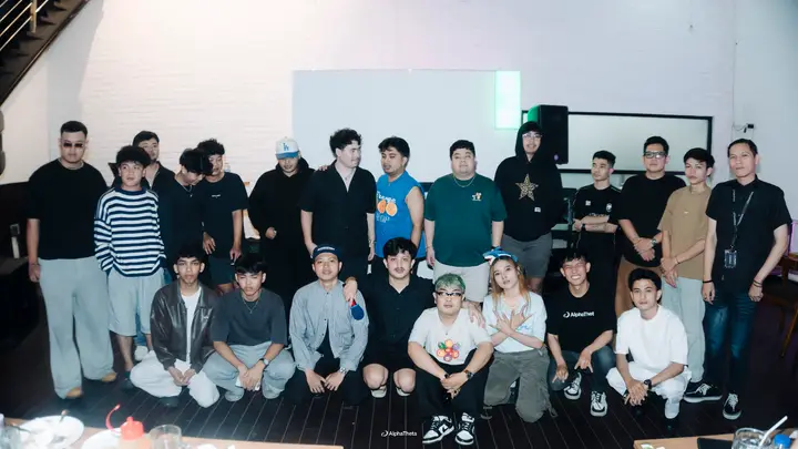 Group photo of the crowd and crew at The Lab